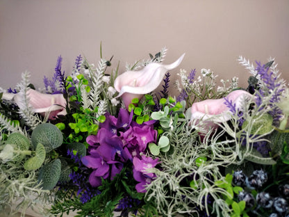 Artificial flowers in a wooden box G